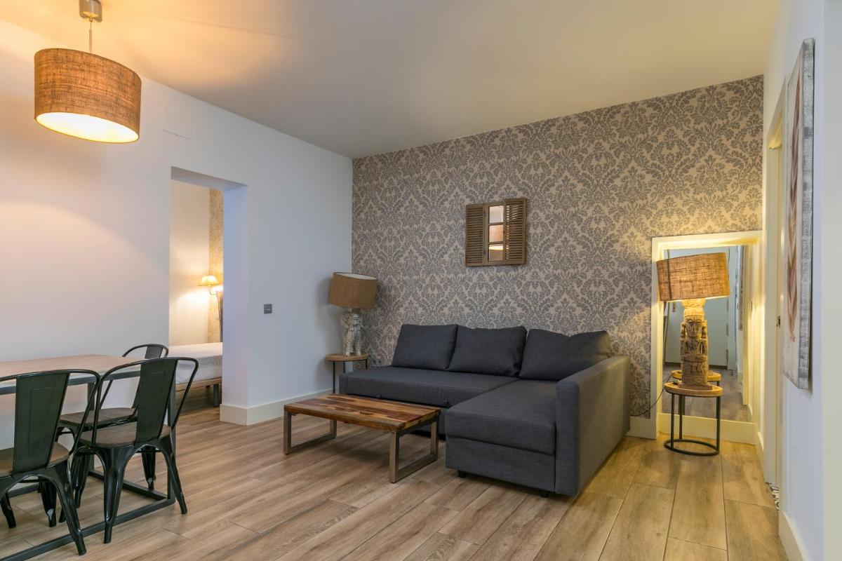 HOMEABOUT DIEGO DE LEÓN Apartment I - image 4