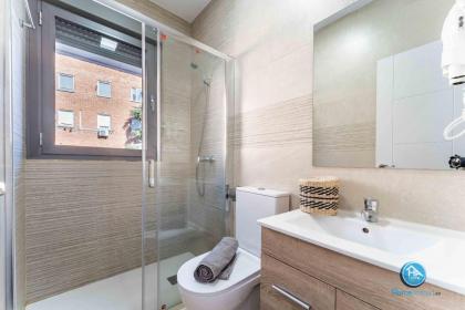Super Deluxe Villa with FREE Parking Madrid Center - image 27