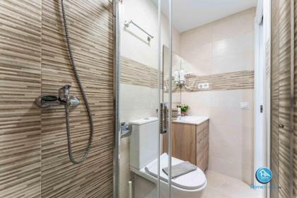 Super Deluxe Villa with FREE Parking Madrid Center - image 29