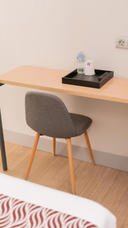 Hostal Juliette-Gran Via - image 11