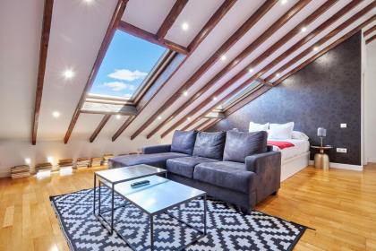 PLAZA MAYOR SUITE by presidence rentals