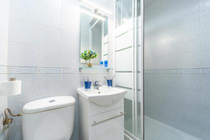 Cozy Blue Apartment - image 11