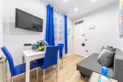 Cozy Blue Apartment - image 4