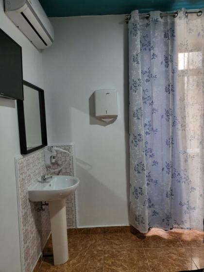 M-A Catrachos Rooms - image 5