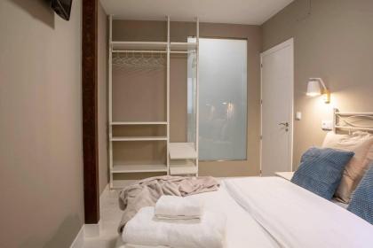 Cozy 2Bed2Bath&Patio w BedBath in Mdrd's Center - image 10