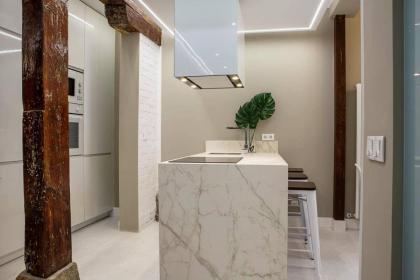 Cozy 2Bed2Bath&Patio w BedBath in Mdrd's Center - image 16