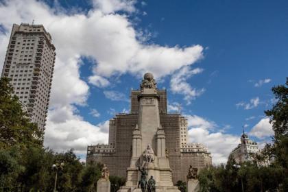 Cozy 2Bed2Bath&Patio w BedBath in Mdrd's Center - image 25