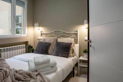 Cozy 2Bed2Bath&Patio w BedBath in Mdrd's Center - image 3