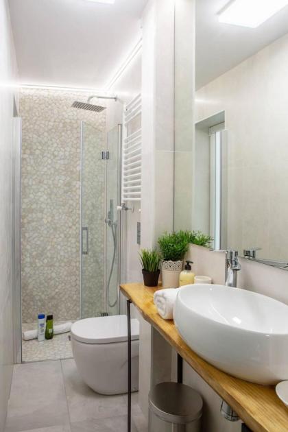 Cozy 2Bed2Bath&Patio w BedBath in Mdrd's Center - image 5