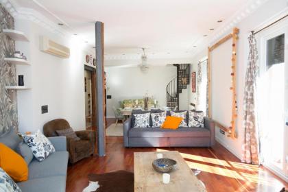 Puerta del Sol Apartments - image 2