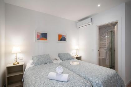 Room Plaza España - image 8