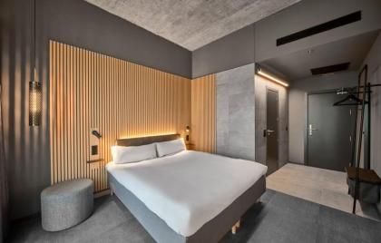 Zleep Madrid Airport - image 13