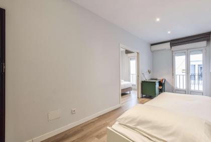 Apartment next to Gran Vía- Madrid Center - image 29