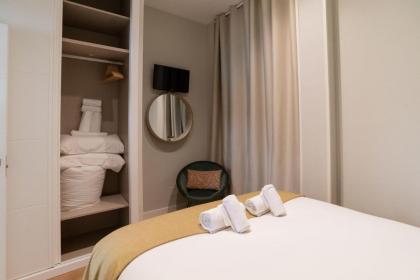 Bright and Airy 2 Bedroom Apartment in Madrid - image 13