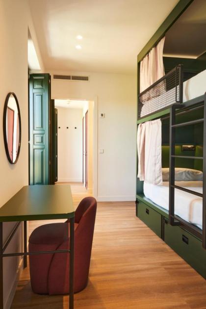 LATROUPE Prado Hostel - image 2