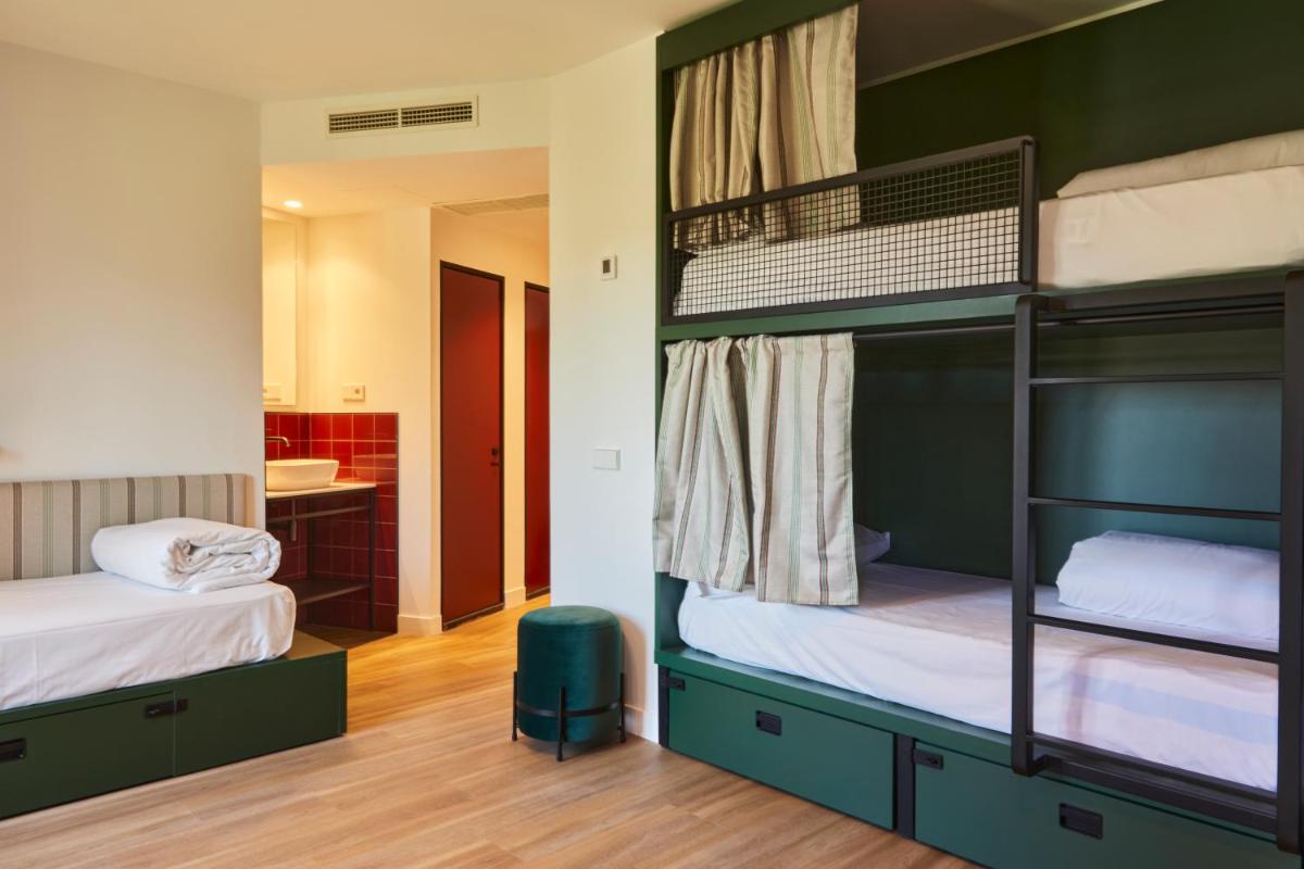 LATROUPE Prado Hostel - image 4