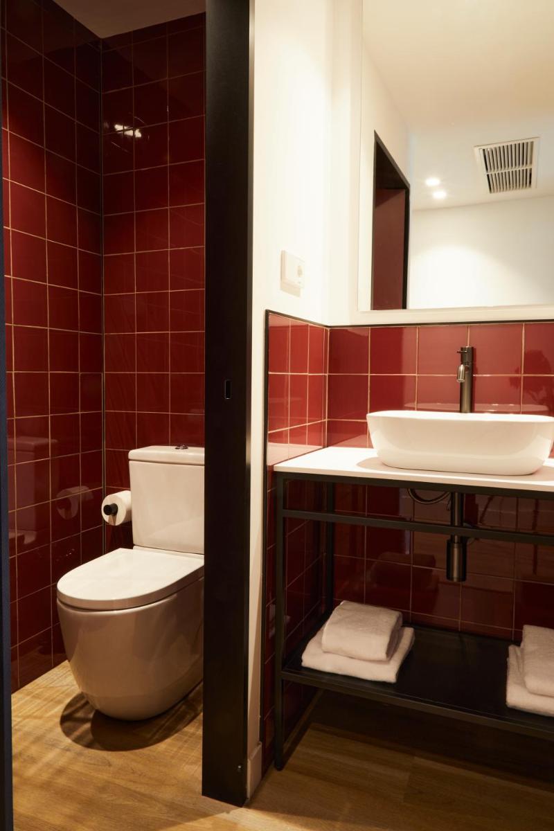 LATROUPE Prado Hostel - image 6