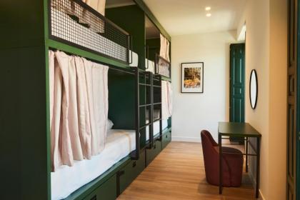 LATROUPE Prado Hostel - image 7
