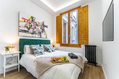 La Latina Deluxe Apartment - image 2
