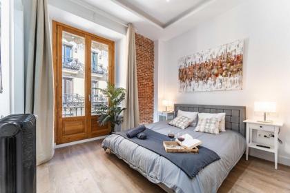La Latina Deluxe Apartment - image 4