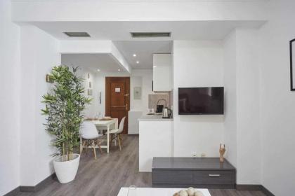 Apartamento VI AlcaláRetiro Ideal Parejas - image 2