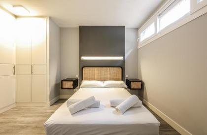 apartamentos reformados en arturo soria - image 25