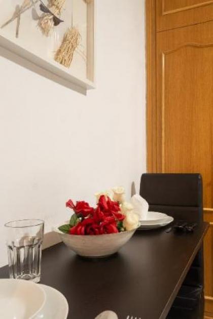 Studio Apartment | Complimentary Breakfast | A032 - image 2