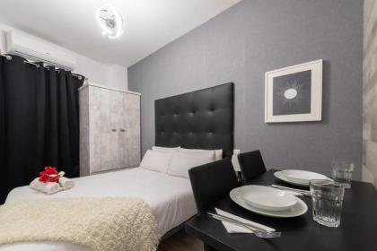 Studio Apartment  Complimentary Breakfast  A047 - image 10