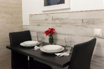 Studio Apartment  Complimentary Breakfast  A050 - image 12