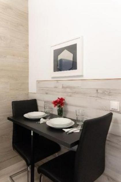 Studio Apartment  Complimentary Breakfast  A050 - image 15