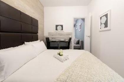 Studio Apartment  Complimentary Breakfast  A050 - image 3
