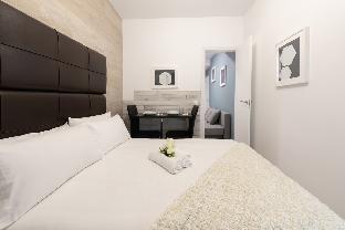 Studio Apartment  Complimentary Breakfast  A050 - image 3