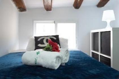 Sloping Ceilings Apartment | Puerta del Sol | A064 - image 13
