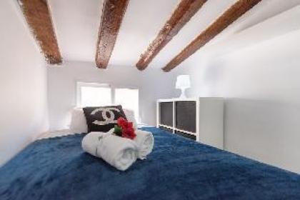 Sloping Ceilings Apartment | Puerta del Sol | A064 - image 18