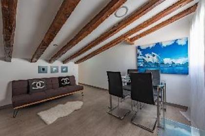 Sloping Ceilings Apartment | Puerta del Sol | A064 - image 3