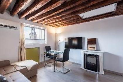Sloping Ceilings Apartment | Puerta del Sol | A065 - image 12