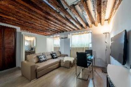Sloping Ceilings Apartment | Puerta del Sol | A065 - image 13