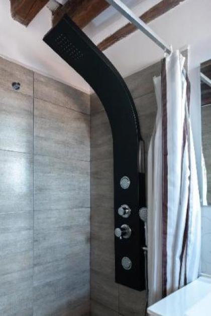 Sloping Ceilings Apartment | Puerta del Sol | A065 - image 17