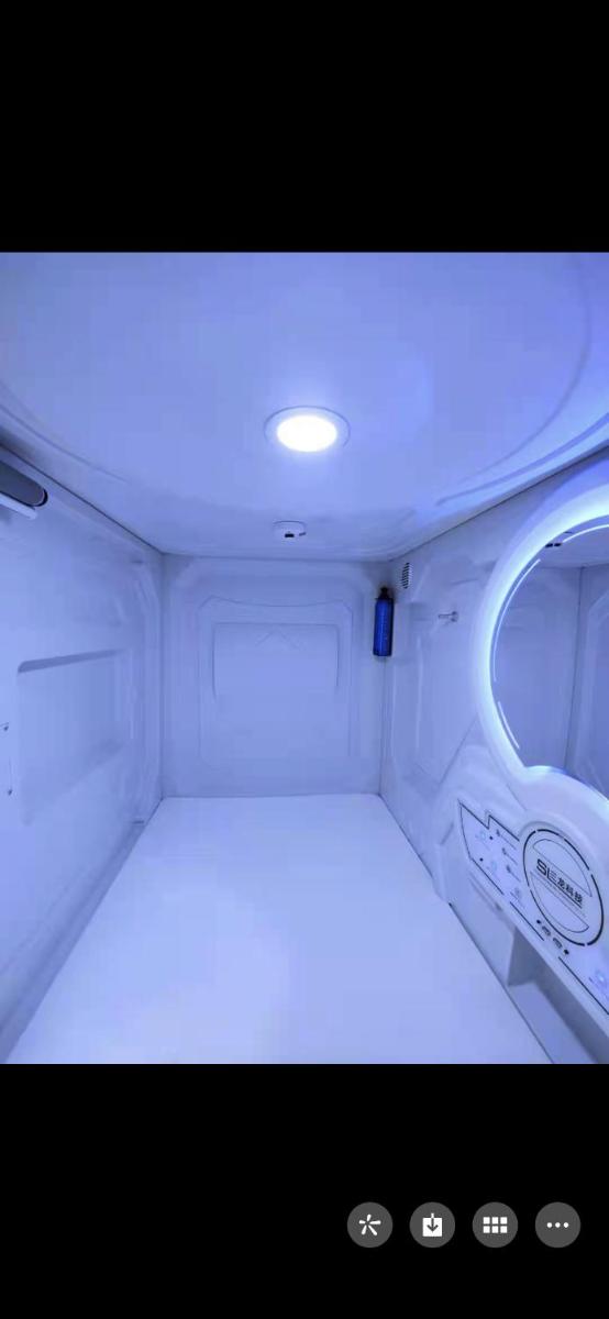flor hostel capsules - main image