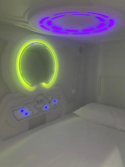 flor hostel capsules - image 10