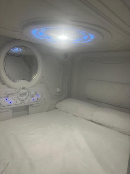 flor hostel capsules - image 11