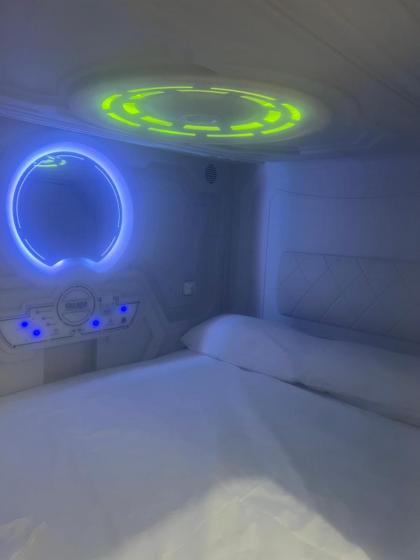 flor hostel capsules - image 12