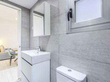 apartamento reformado en el centro - image 25