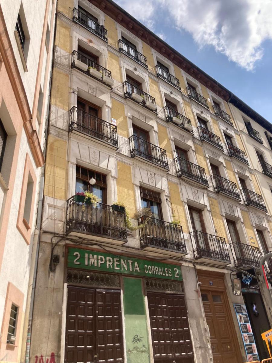 Captivating 2-Bed Apartment in Madrid - main image