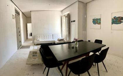 Captivating 2-Bed Apartment in Madrid - image 3