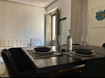 Captivating 2-Bed Apartment in Madrid - image 5