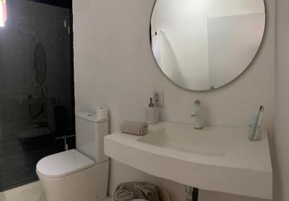 Captivating 2-Bed Apartment in Madrid - image 9