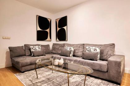 Lagasca Comfort by Presidence Rentals - image 4