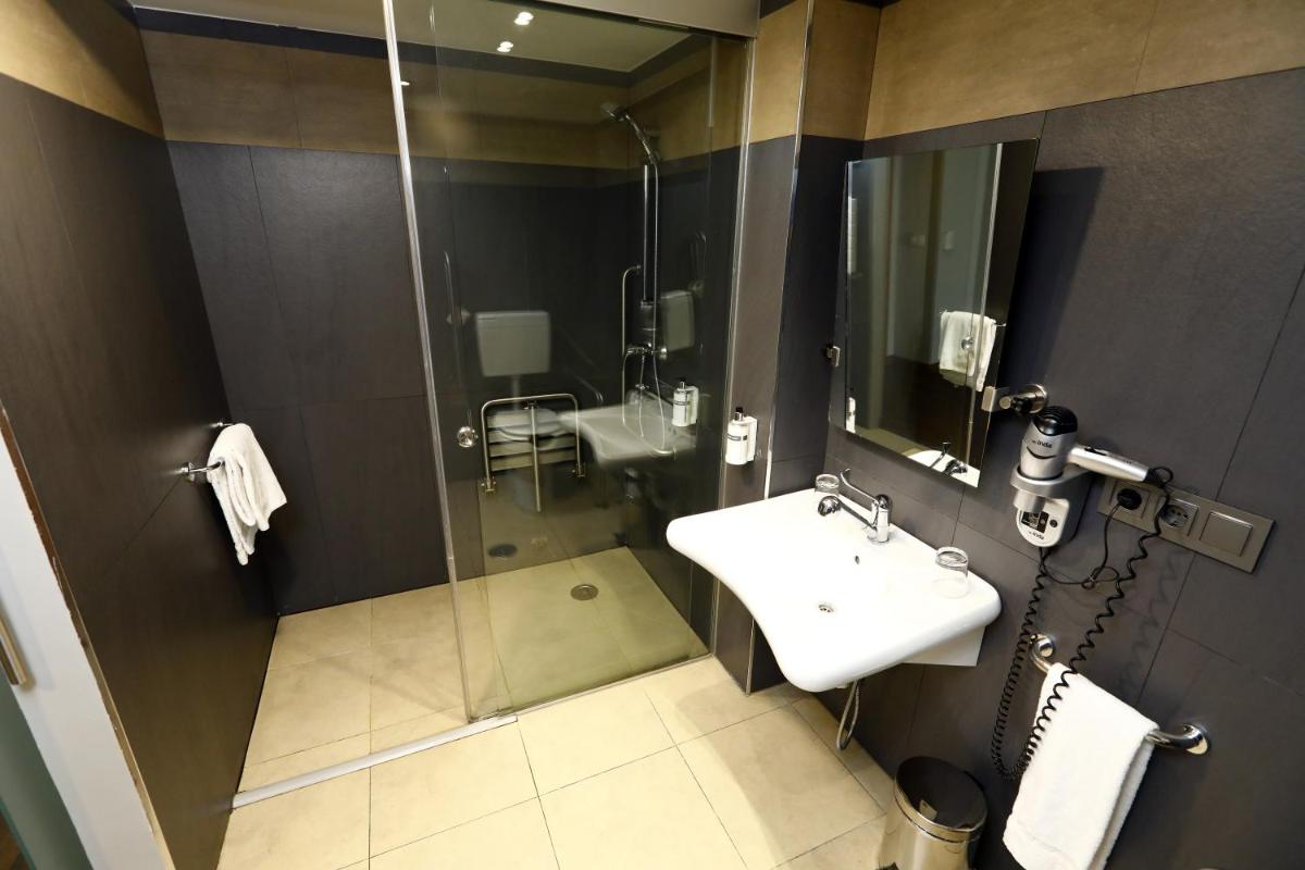 Travelodge Madrid Coslada Aeropuerto - image 6