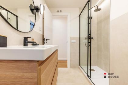 MIT House Puerta de America VII en Madrid - image 21